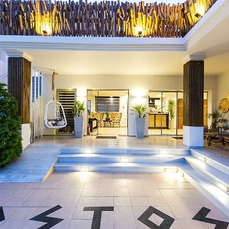 Hotel Nostos Boutique 4*